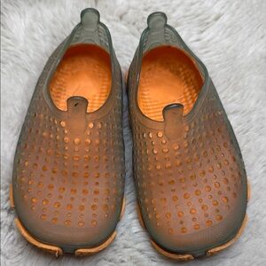 5/6 Toddler Boys Wonder Nation Beach Jelly Water Shoes grey/orange